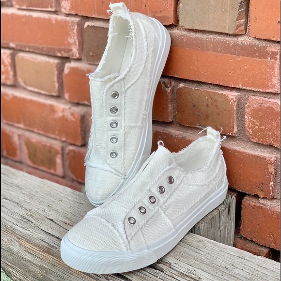 Corkys Shoes - NWOT Corkys Women’s Babalu Casual Slip On Slipper in White